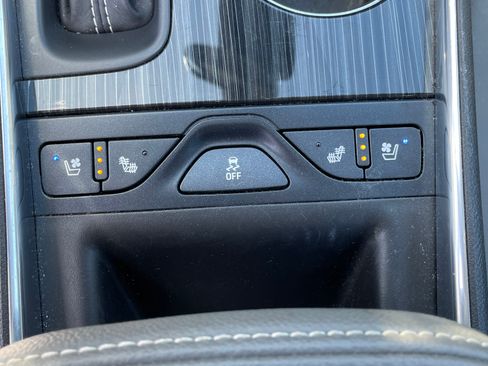 Used 2018 Chevrolet Impala Premier w/ Premier Confidence Package image 42