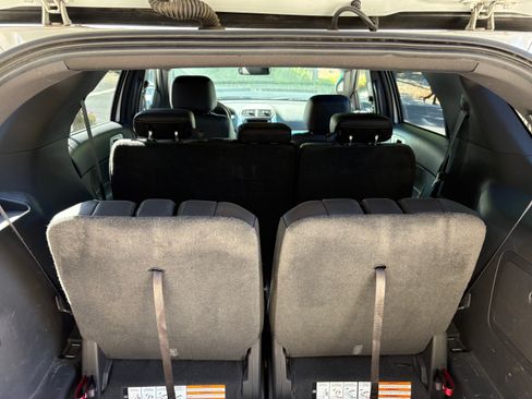 Used 2015 Ford Explorer XLT w/ Equipment Group 202A FWD image 14