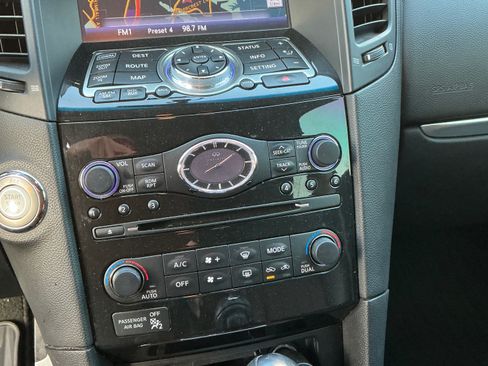 Used 2016 INFINITI QX70 3.7 w/ Premium Package image 4