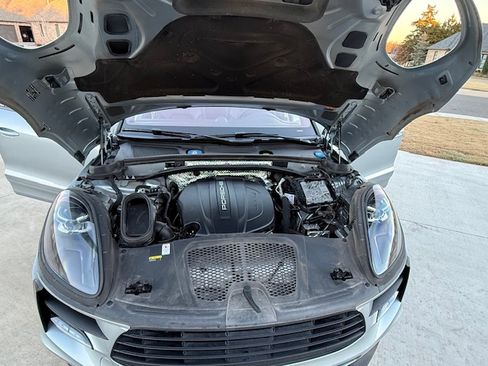 Used 2021 Porsche Macan image 8