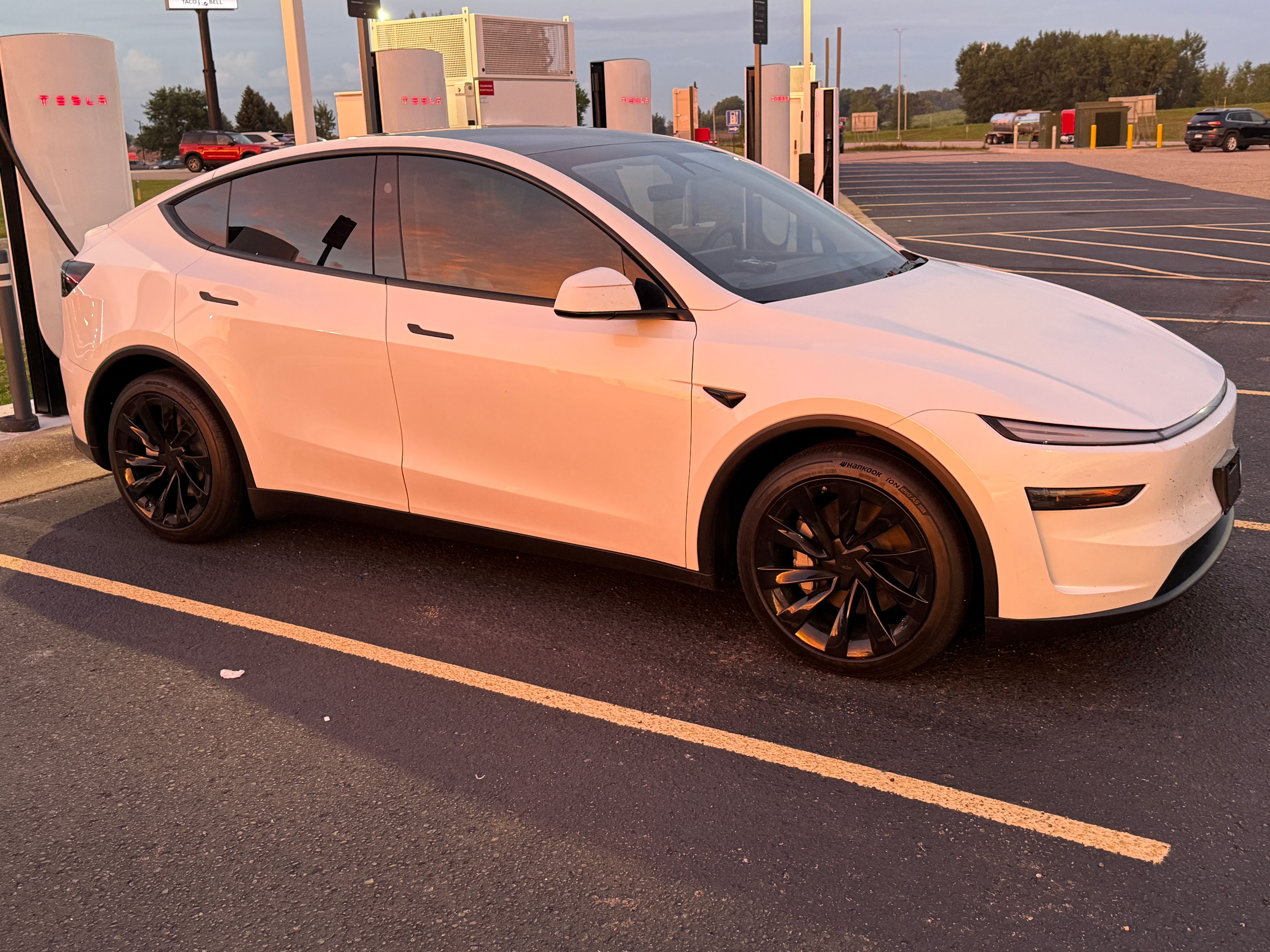 Used 2026 Tesla Model Y Long Range AWD/4WD image 4
