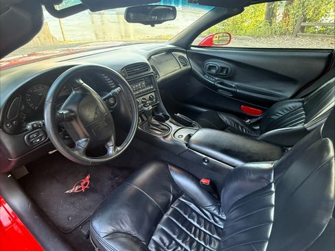 Used 1998 Chevrolet Corvette Coupe w/ Performance Handling Pkg RWD image 13