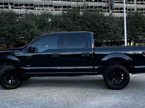 Used 2017 Ford F150 XLT image 2