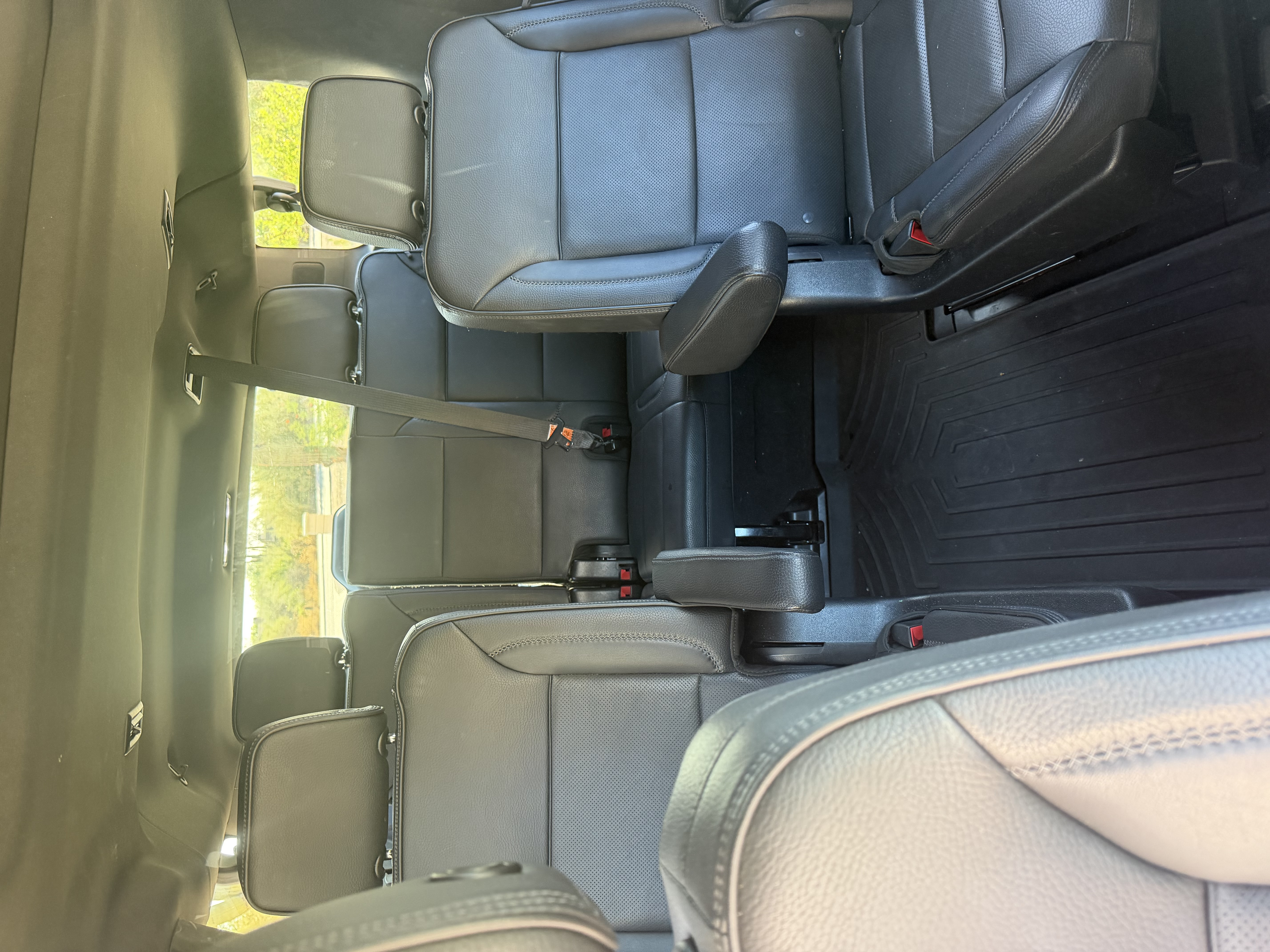 Used 2023 GMC Yukon XL Denali AWD/4WD image 14