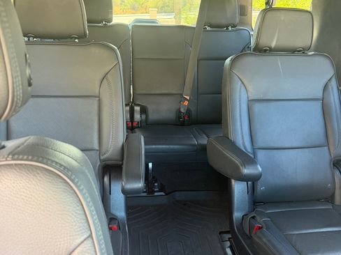 Used 2023 GMC Yukon XL Denali AWD/4WD image 14