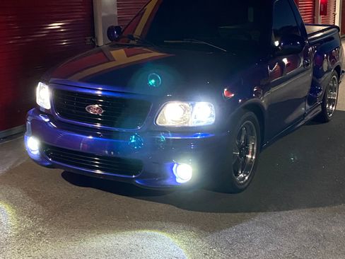 Used 2004 Ford F150 Lightning RWD image 16