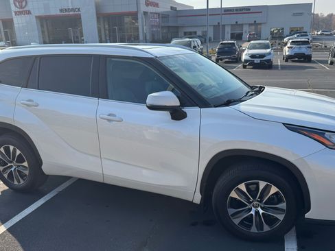 Used 2021 Toyota Highlander XLE image 9