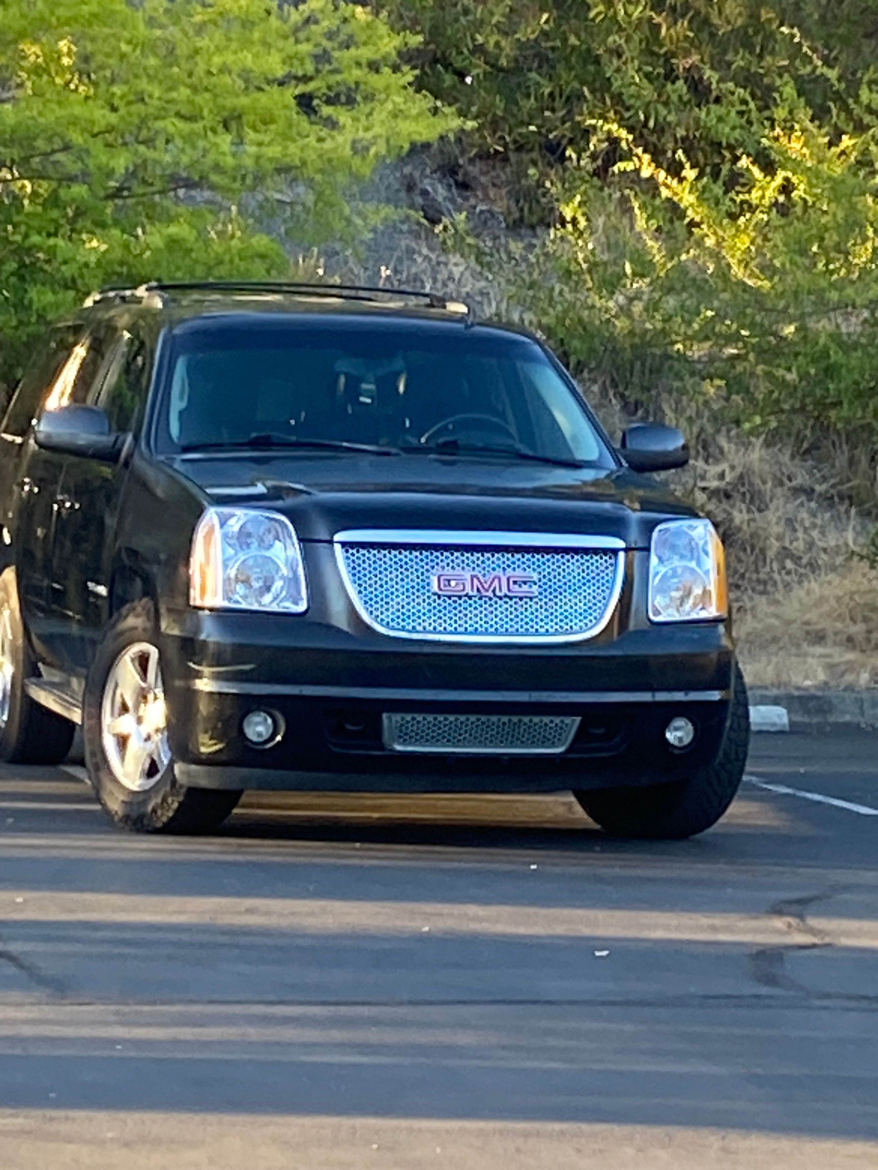 Used 2009 GMC Yukon SLT RWD image 1