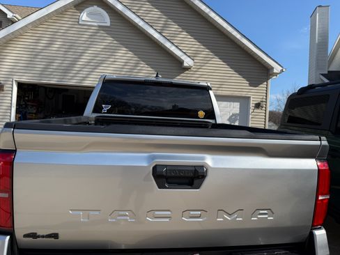 Used 2024 Toyota Tacoma TRD Off-Road image 5