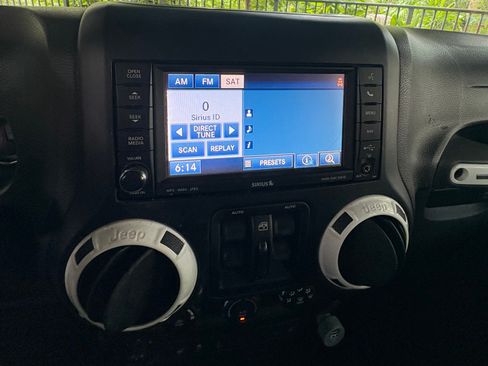 Used 2014 Jeep Wrangler Unlimited Sahara AWD/4WD image 18