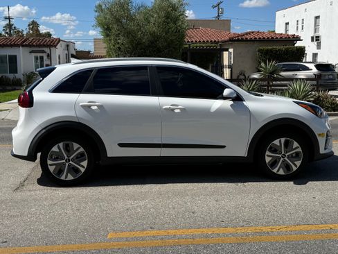 Used 2022 Kia Niro EX FWD image 5