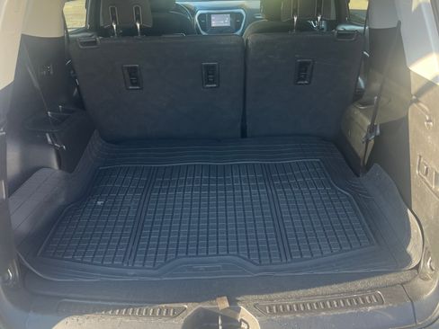Used 2019 GMC Acadia SLE w/ LPO, Floor Liner Package image 14