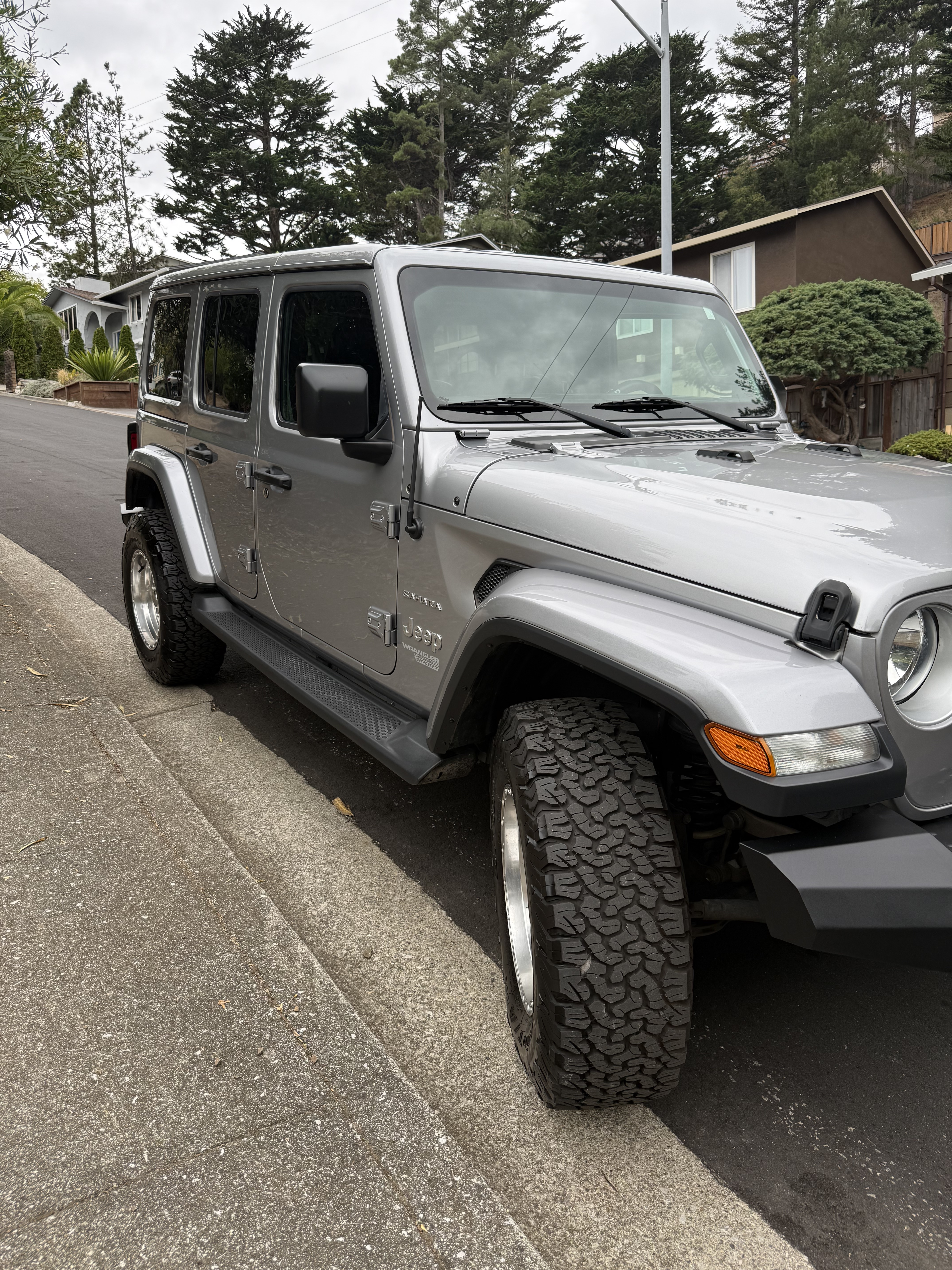 Used 2019 Jeep Wrangler Unlimited Sahara AWD/4WD image 2