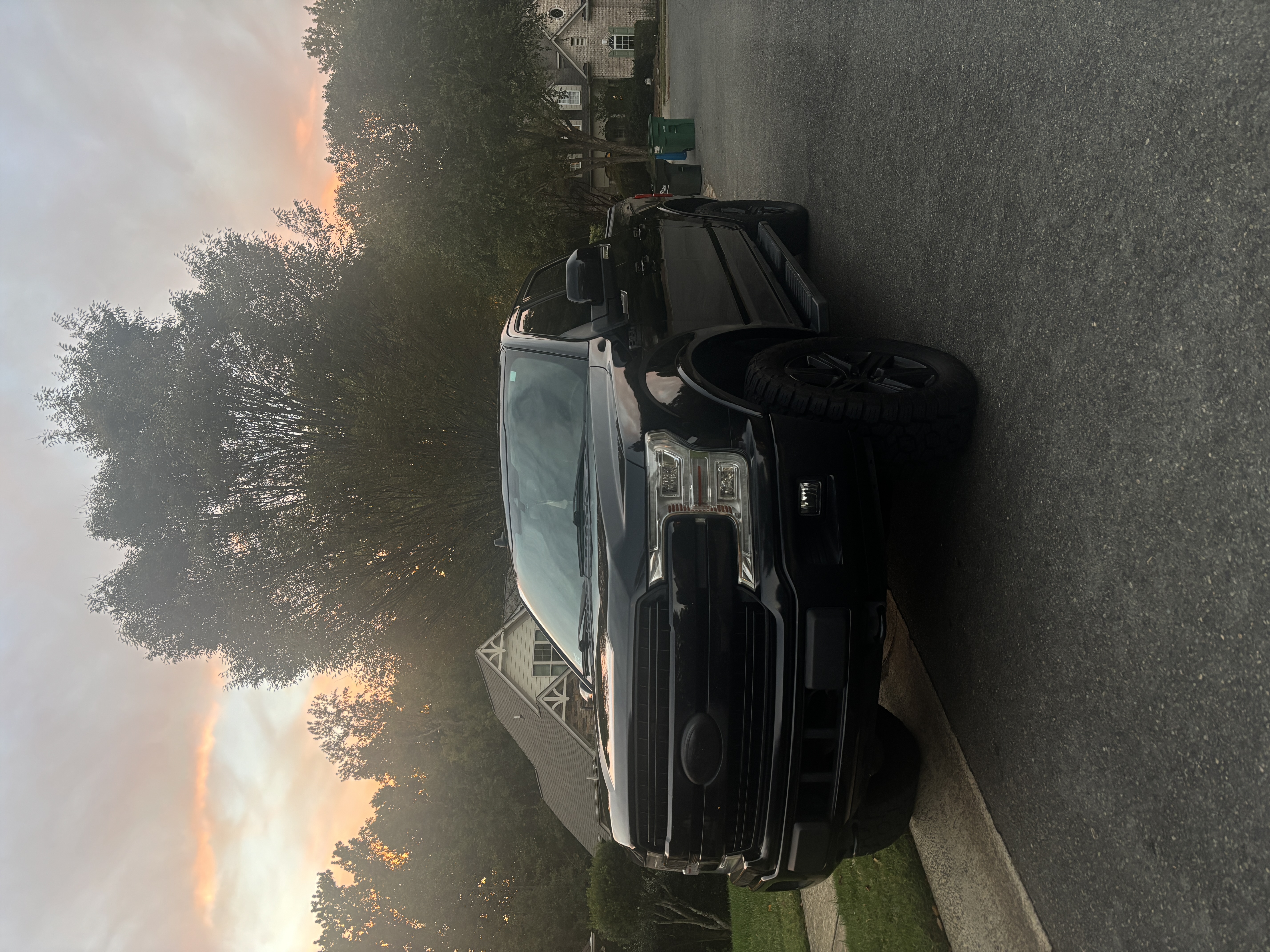 Used 2019 Ford F150 Lariat w/ Equipment Group 502A Luxury AWD/4WD image 1