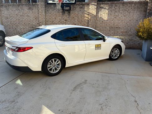 Used 2025 Toyota Camry LE image 8