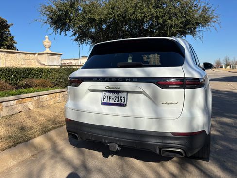 Used 2019 Porsche Cayenne E-Hybrid image 13