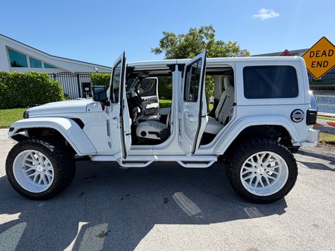 Used 2021 Jeep Wrangler Unlimited Sahara AWD/4WD image 10