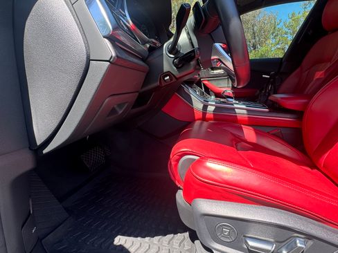 Used 2019 Audi Q8 Prestige w/ Luxury Package AWD/4WD image 10