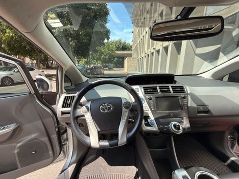 Used 2013 Toyota Prius V Five image 27