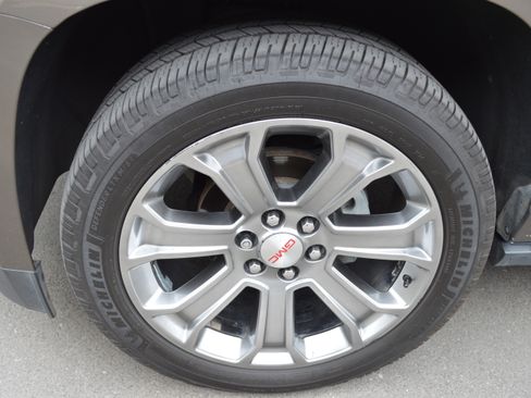 Used 2016 GMC Yukon XL Denali w/ Open Road Package AWD/4WD image 28