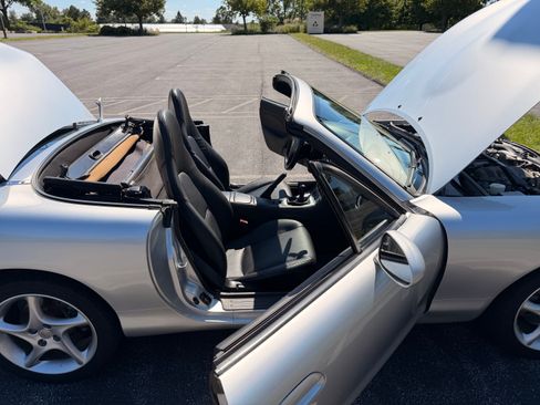 Used 2003 MAZDA MX-5 Miata LS RWD image 15