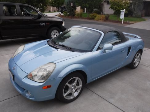 Used 2003 Toyota MR2 RWD image 2