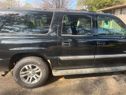 Used 2004 GMC Yukon XL SLT w/ Preferred Equipment Group image 1
