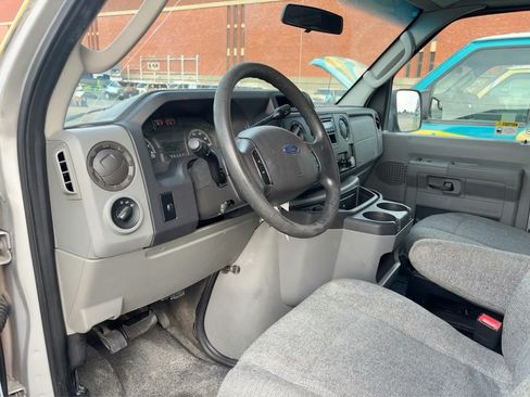Used 2009 Ford E-150 and Econoline 150 Van 3D image 17