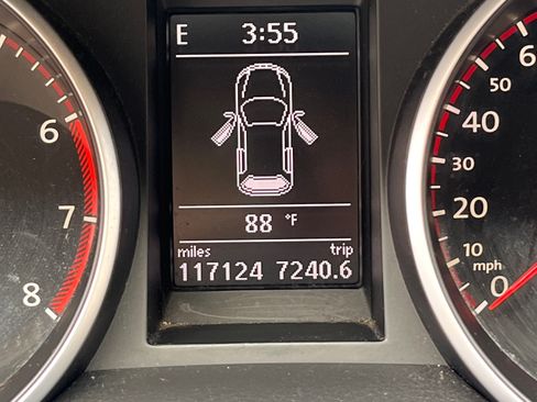 Used 2011 Volkswagen Golf 2-Door FWD image 9
