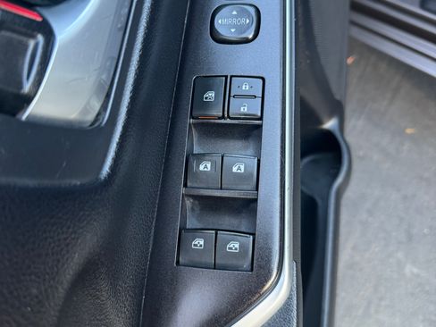 Used 2017 Toyota Camry SE image 21