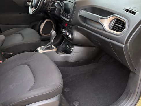 Used 2015 Jeep Renegade Latitude image 10