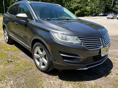 Used 2018 Lincoln MKC Premiere FWD image 2