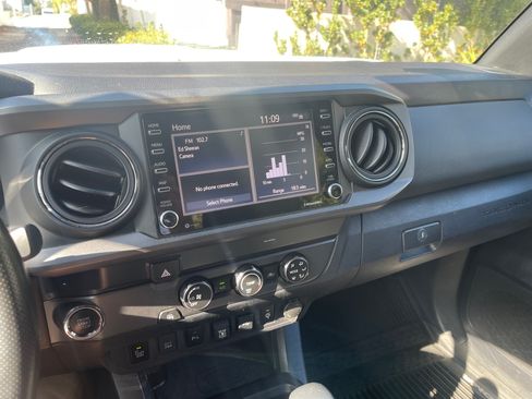 Used 2020 Toyota Tacoma TRD Sport image 13