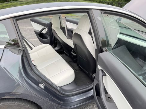 Used 2018 Tesla Model 3 Long Range AWD/4WD image 17