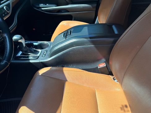 Used 2018 Toyota Highlander Limited FWD image 11
