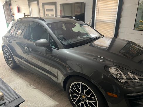 Used 2018 Porsche Macan Sport Edition AWD/4WD image 2