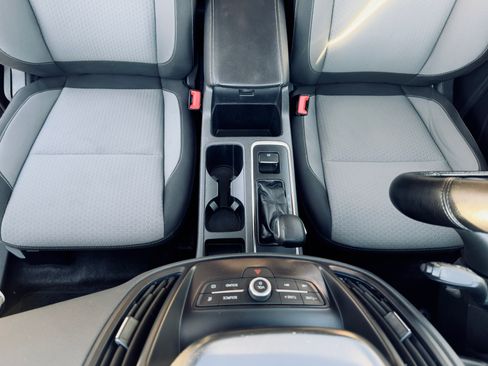 Used 2019 Ford Escape SE image 4