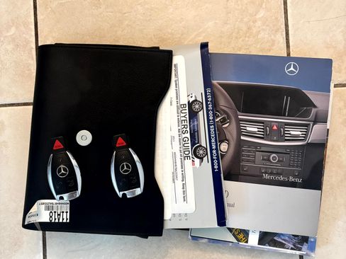 Used 2011 Mercedes-Benz E 350 4MATIC Wagon image 16