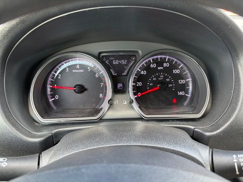 Used 2017 Nissan Versa SV image 9