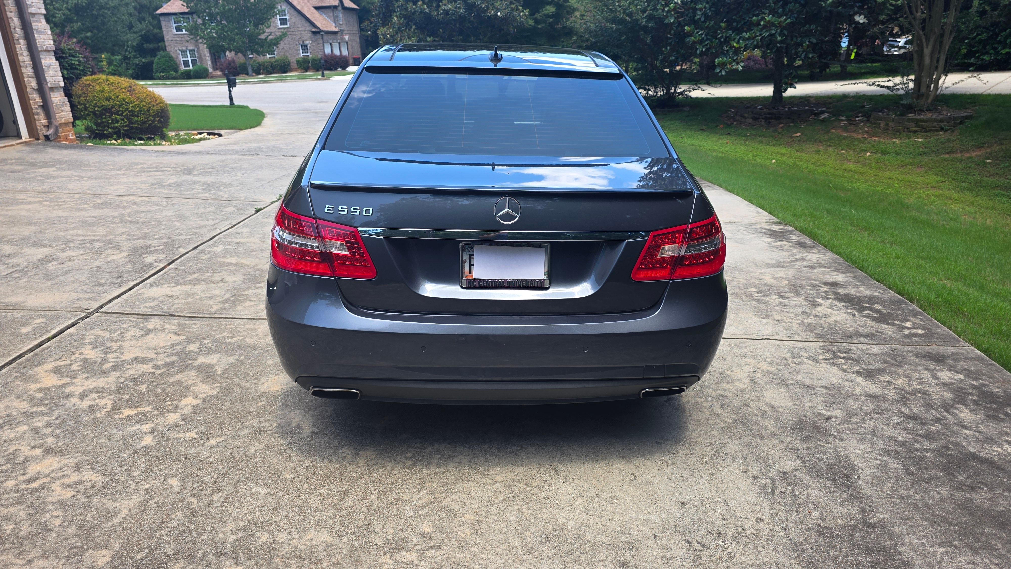 Used 2010 Mercedes-Benz E 550 Sedan image 6
