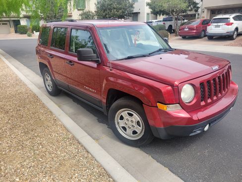 Used 2013 Jeep Patriot Sport image 4