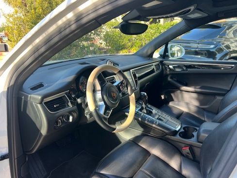 Used 2018 Porsche Macan S image 10