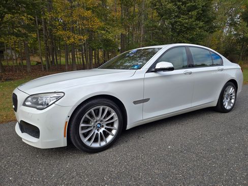 Used 2015 BMW 750i xDrive w/ M Sport Edition image 1