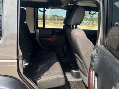 Used 2014 Jeep Wrangler Unlimited Sahara w/ Connectivity Group image 21