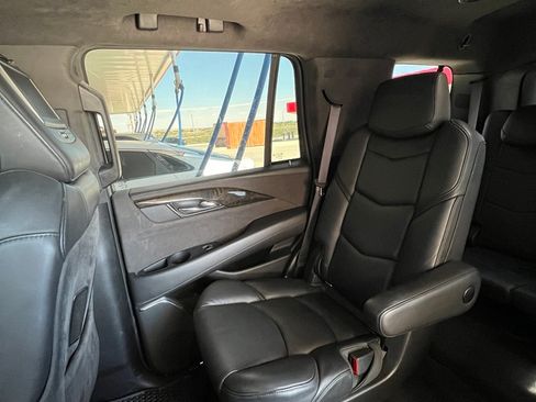 Used 2016 Cadillac Escalade Platinum image 12