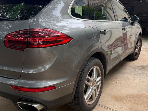 Used 2016 Porsche Cayenne AWD/4WD image 6