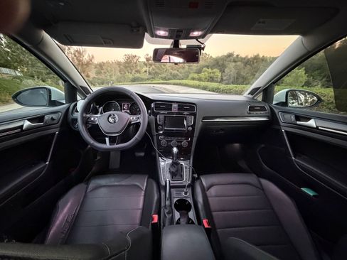 Used 2015 Volkswagen Golf SEL image 2