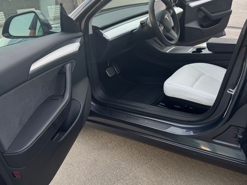 Used 2023 Tesla Model 3 Standard Range RWD image 12
