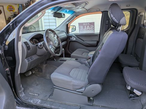 Used 2011 Nissan Frontier SV w/ SV Premium Utility Pkg image 20