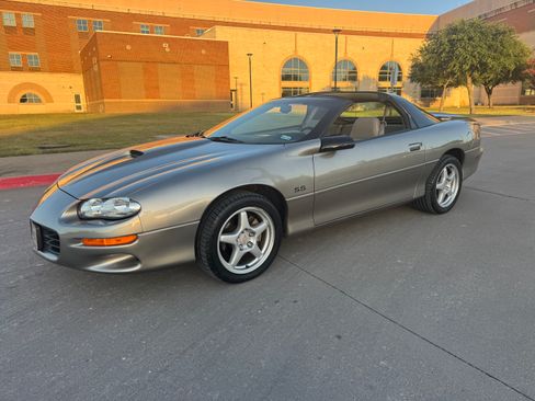 Used 1999 Chevrolet Camaro Z28 w/ SS Performance/Appearance Pkg RWD image 2